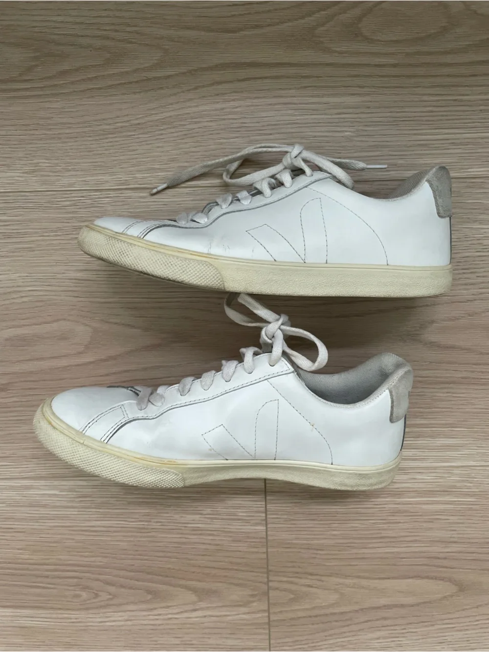 Veja White Esplar Low-Top leather Sneakers - Picture 5 of 6
